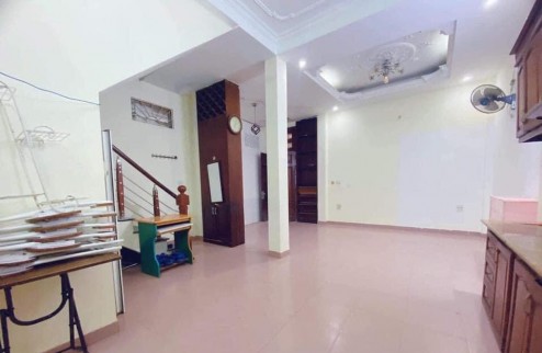 Cho ở nhóm sinh viên 7 - 8 người nhà Đường Láng, 40m2, 4 tầng, 4 ngủ, 15 Triệu, đủ đồ